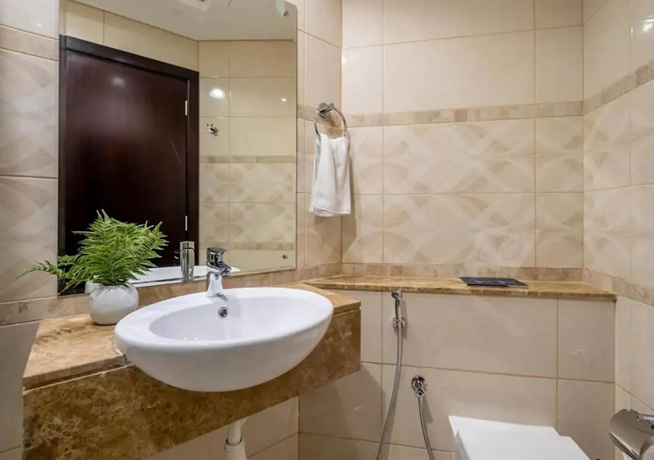 Luxury Studio Apartment With Canal View & Seaview Dubai